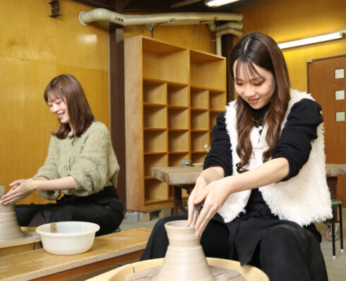 関西最大級の陶芸施設で陶芸体験やクラフト体験を楽しめる